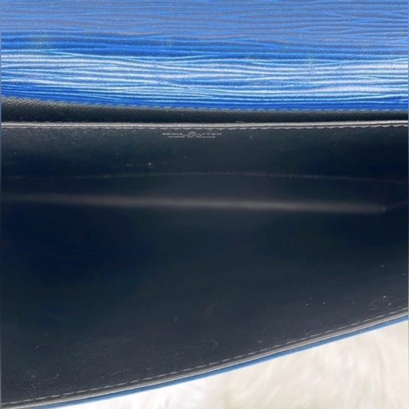 Louis Vuitton Epi Leather Blue Lena 28 Blue Clutch Crossbody Bag - Picture 11 of 15